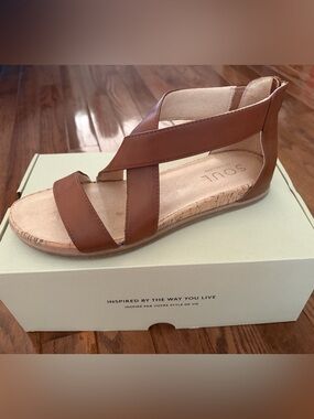SOUL NATURALIZER WOMEN’S TAN LEATHER CRISSCROSS SANDALS